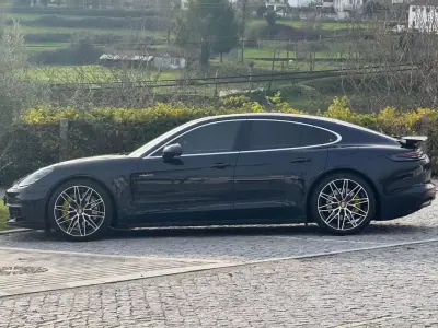 Porsche Panamera 2017 - 58990 EUR, 114000 km - AUTO.MOTO.pt - 114000km - foto 4 de 39