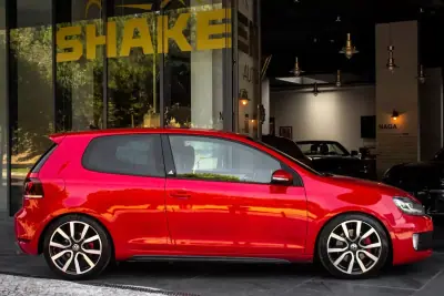 Volkswagen Golf 2011 - 14750 EUR, 178107 km - AUTO.MOTO.pt - 178107km - foto 5 de 35