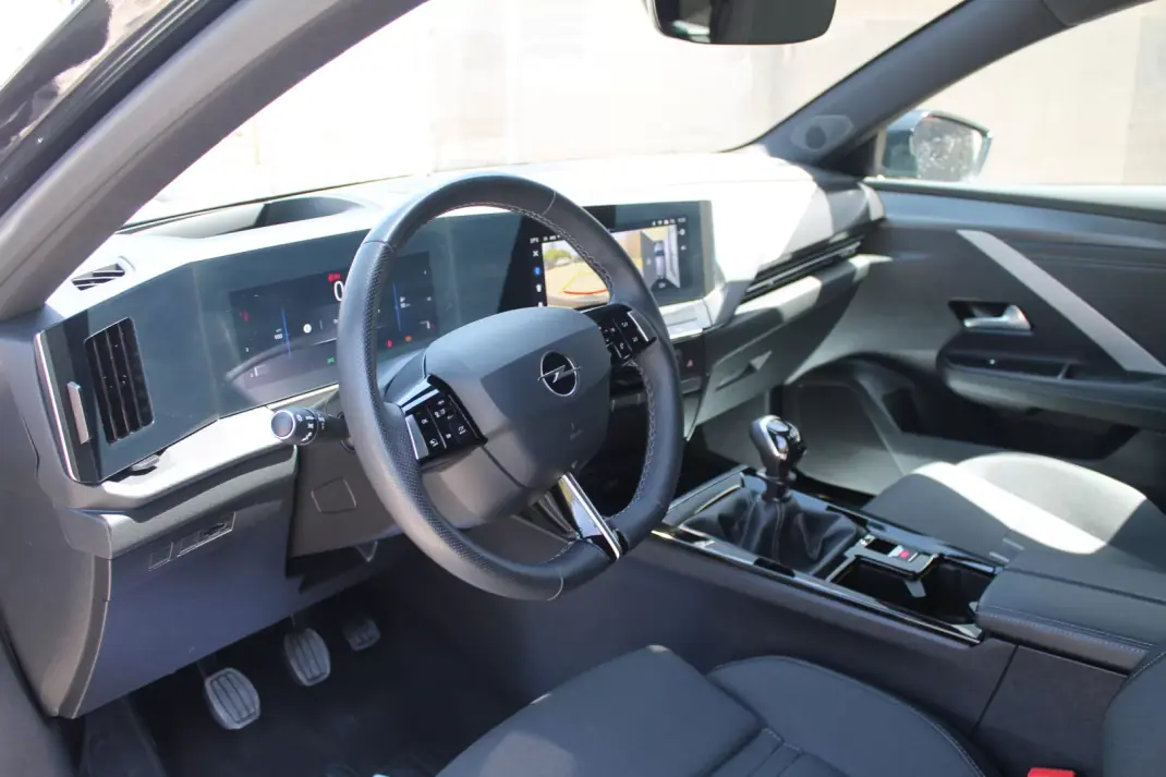Opel Astra Sports Tourer 2025 - 22330 EUR, 33984 km - 33984km - foto 10 de 19