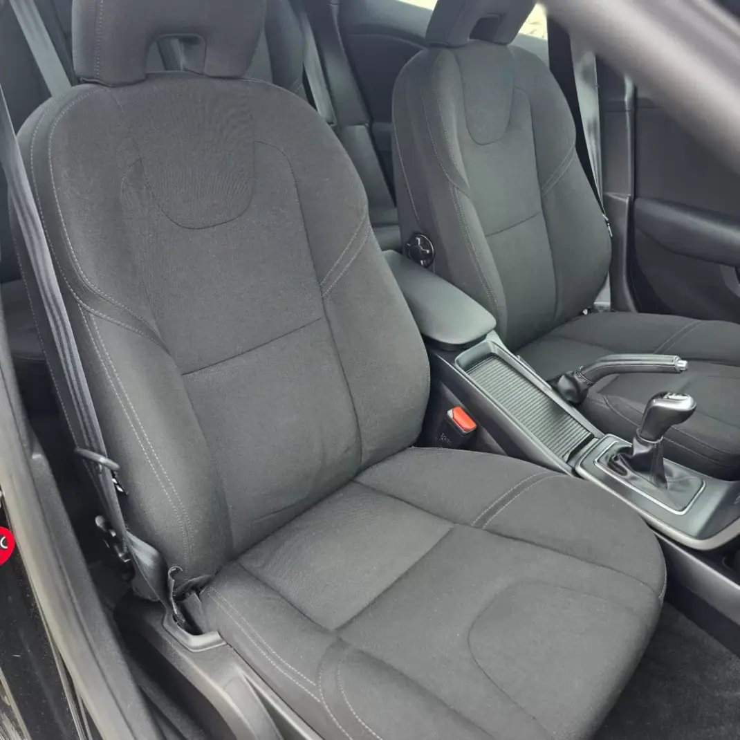 Volvo V40 2016 - 14500 EUR, 118000 km - AUTO.MOTO.pt - 118000km - foto 14 de 18