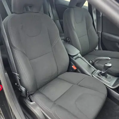 Volvo V40 2016 - 14500 EUR, 118000 km - AUTO.MOTO.pt - 118000km - foto 14 de 18