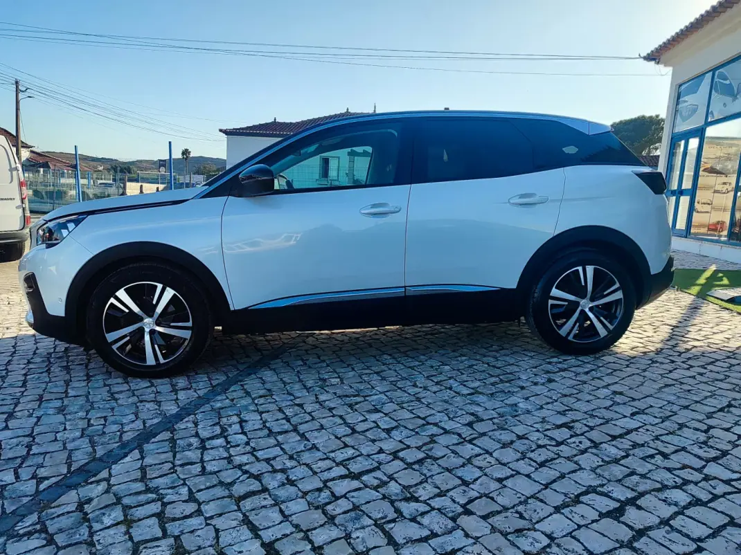 Peugeot 3008 2017 - 16900 EUR, 96000 km - 96000km - foto 4 de 23