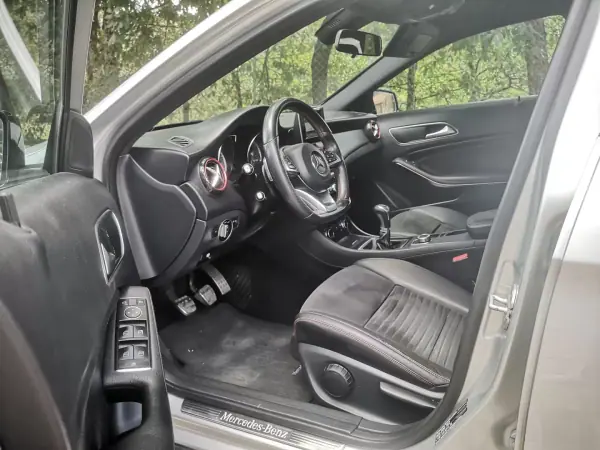 Mercedes-Benz GLA 180 2015 - 15250 EUR, 190000 km - AUTO.MOTO.pt - 190000km - foto 9 de 26