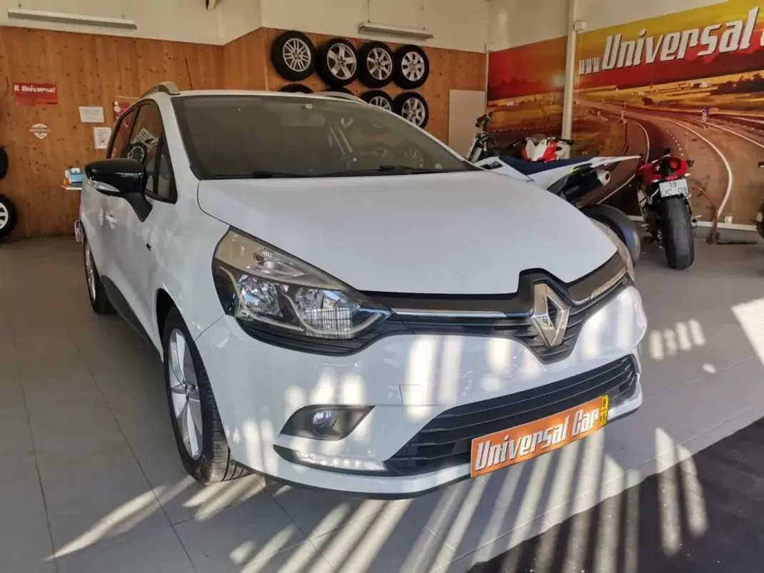 Renault Clio Sport Tourer 2018 - 13700 EUR, 143000 km - AUTO.MOTO.pt - 143000km - foto 1 de 18