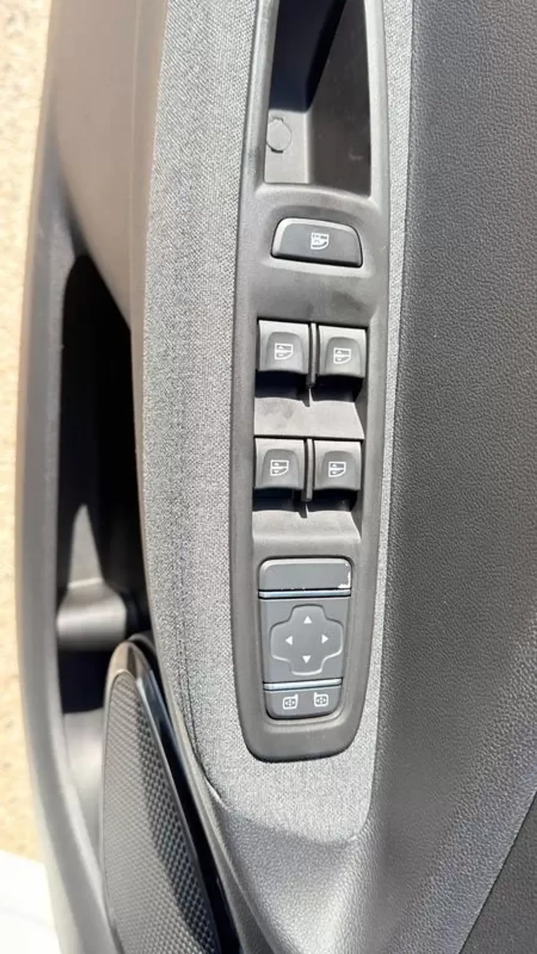 Renault Zoe 2021 - 15600 EUR, 59741 km - 59741km - foto 8 de 21