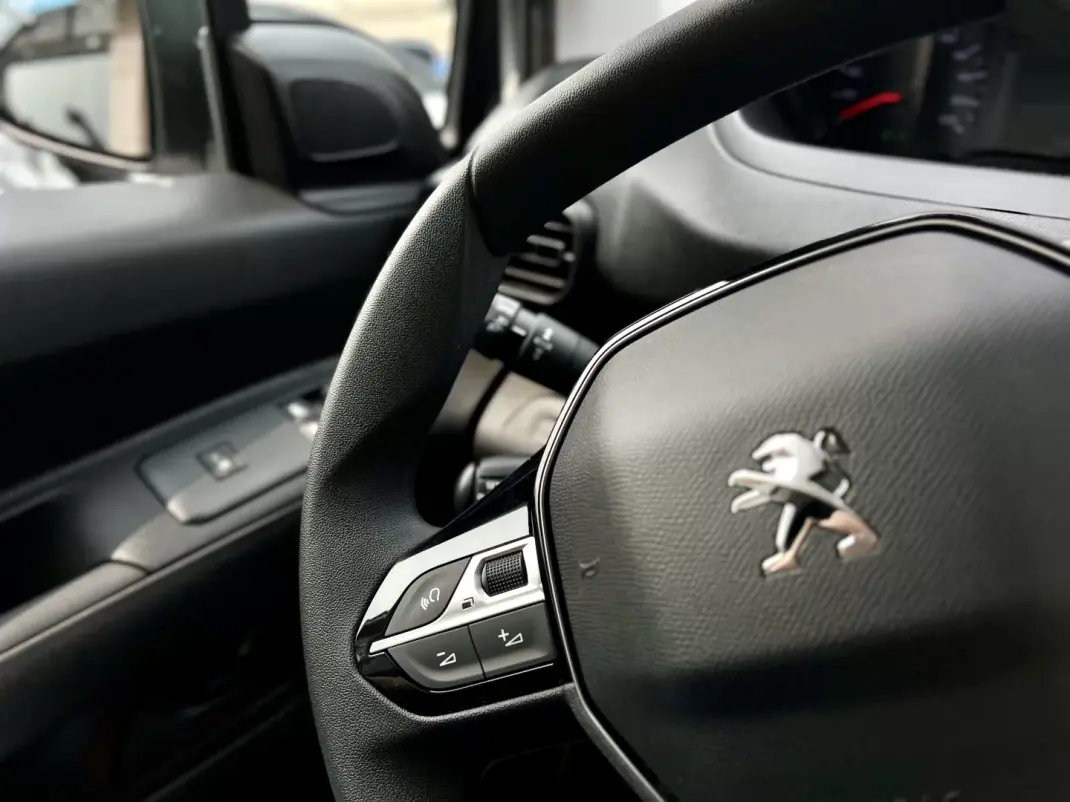 Peugeot Partner 1.5 BlueHdi L2 102Cv | CARPLAY | IVA DEDUTÍVEL 2023 - 16950 EUR, 47000 km - AUTO.MOTO.pt - 47000km - foto 16 de 21