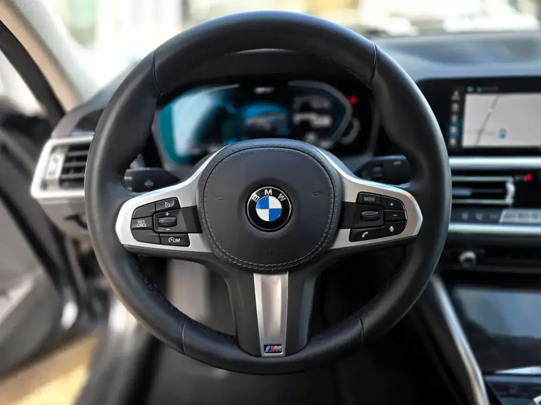 BMW 330 2019 - 28950 EUR, 67500 km - AUTO.MOTO.pt - 67500km - foto 19 de 42