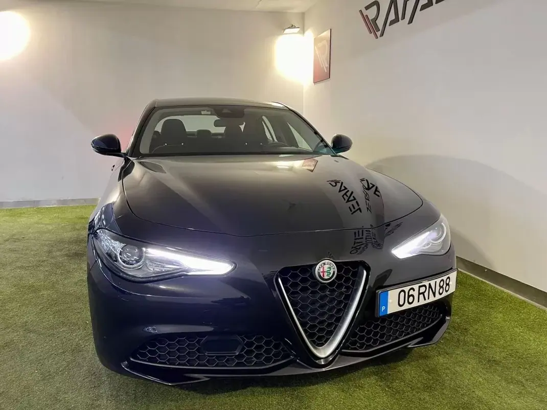 Alfa Romeo Giulia 2016 - 18500 EUR, 153000 km - AUTO.MOTO.pt - 153000km - foto 3 de 35