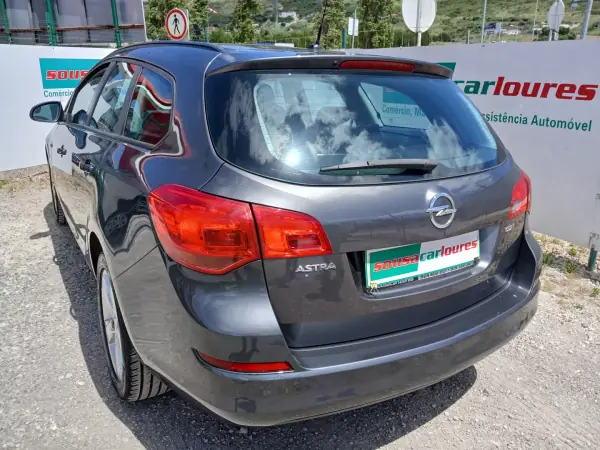Opel Astra Sports Tourer 2011 - 6750 EUR, 153222 km - AUTO.MOTO.pt - 153222km - foto 13 de 25