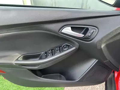 Ford Focus 2017 - 9900 EUR, 190000 km - AUTO.MOTO.pt - 190000km - foto 23 de 50