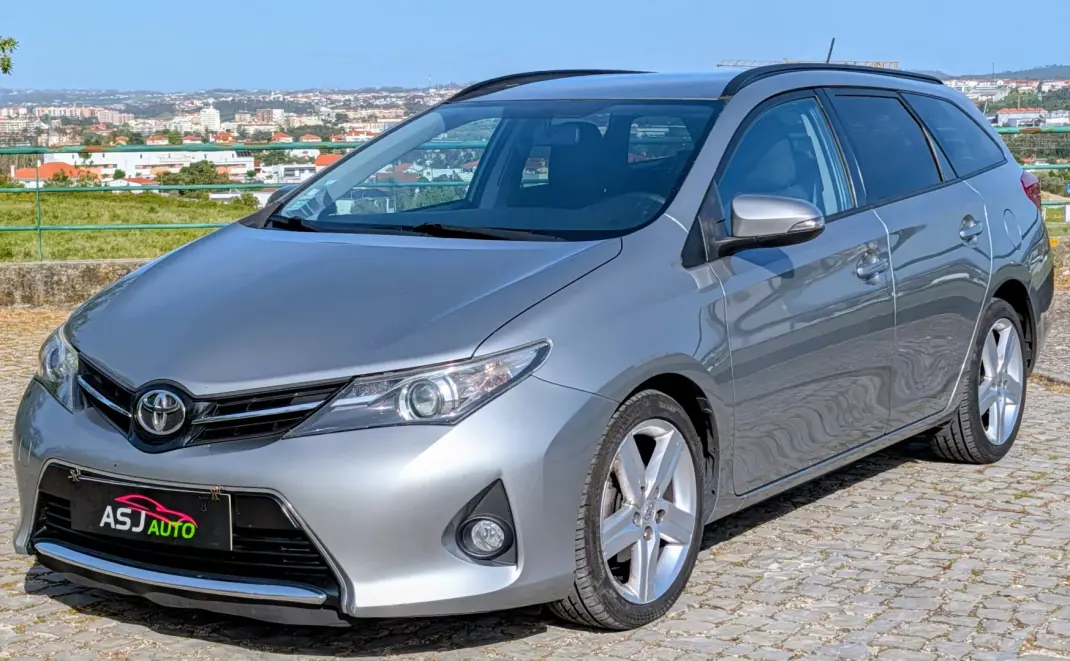 Toyota Auris Touring Sports 2014 - 8250 EUR, 285890 km - AUTO.MOTO.pt - 285890km - foto 1 de 21
