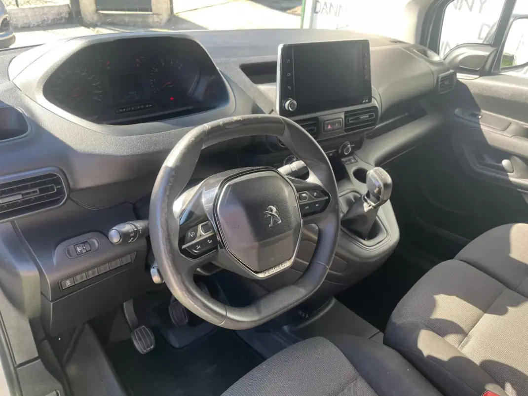 Peugeot Partner 2018 - 13900 EUR, 122450 km - 122450km - foto 10 de 11