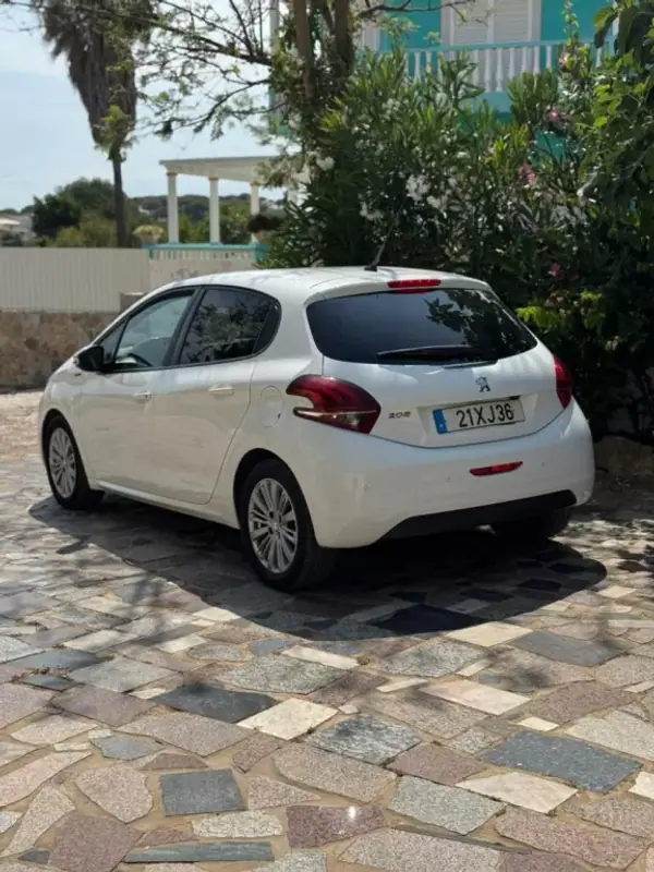 Peugeot 208 2013 - 14990 EUR, 103386 km - AUTO.MOTO.pt - 103386km - foto 6 de 10