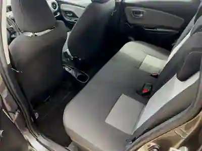 Toyota Yaris 2018 - 7300 EUR, 97000 km - AUTO.MOTO.pt - 97000km - foto 6 de 6