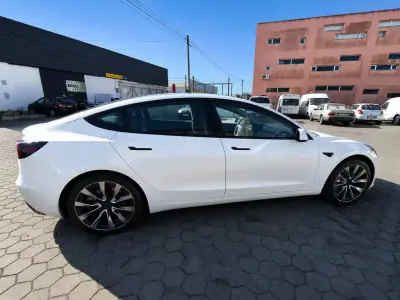 Tesla Model 3 2024 - 29900 EUR, 36500 km - AUTO.MOTO.pt - 36500km - foto 4 de 14
