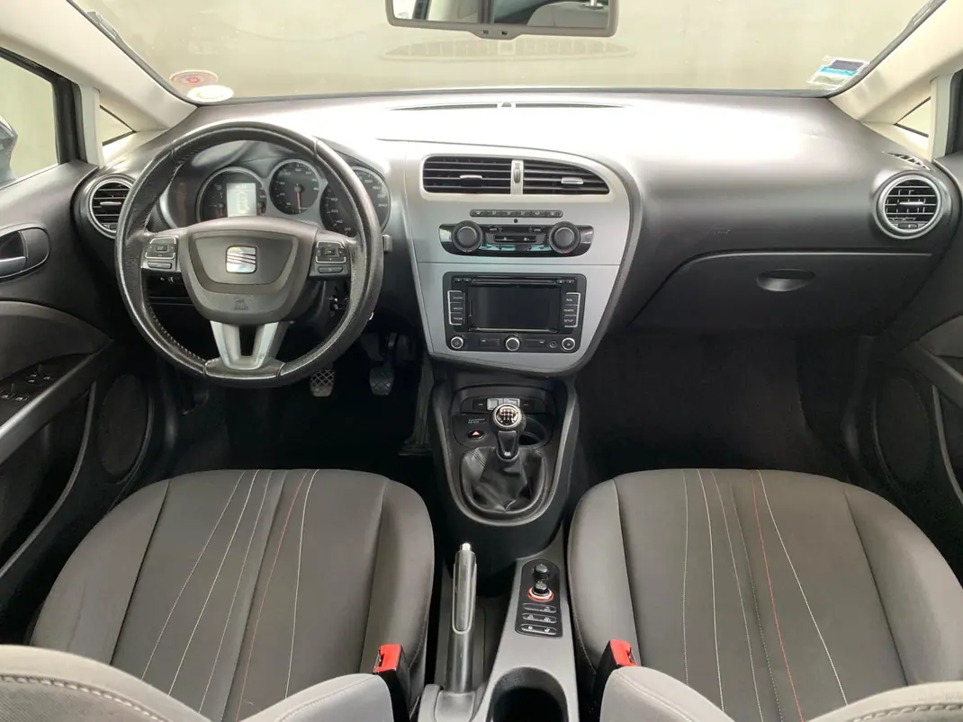 SEAT Leon 2012 - 7150 EUR, 132560 km - AUTO.MOTO.pt - 132560km - foto 8 de 15