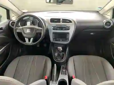SEAT Leon 2012 - 7150 EUR, 132560 km - AUTO.MOTO.pt - 132560km - foto 8 de 15