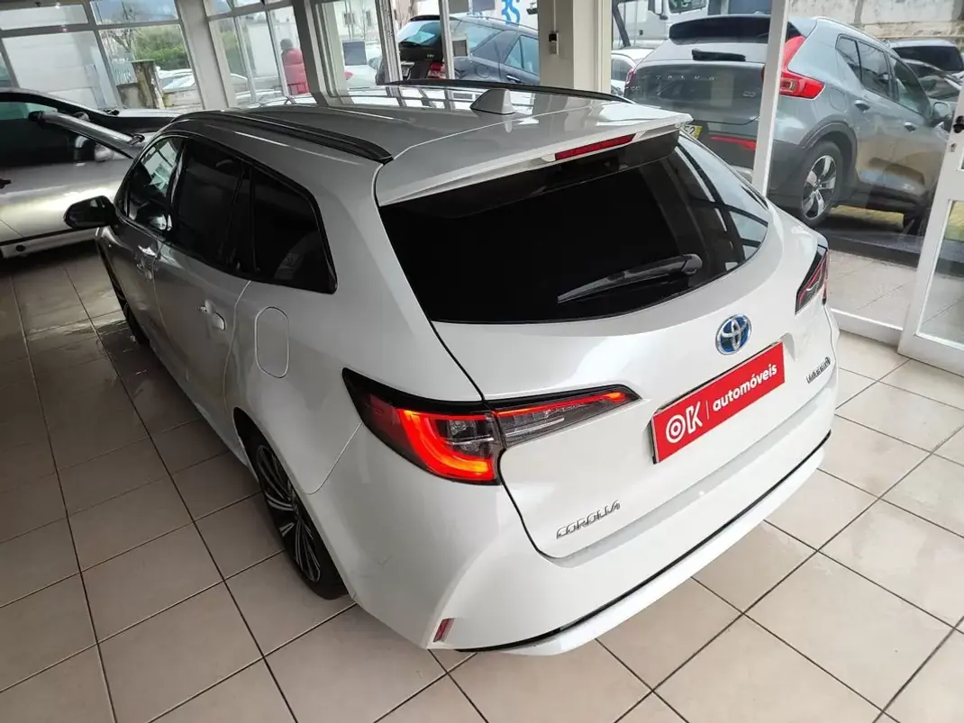 Toyota Corolla Touring Sports 2021 - 21950 EUR, 114000 km - AUTO.MOTO.pt - 114000km - foto 8 de 35