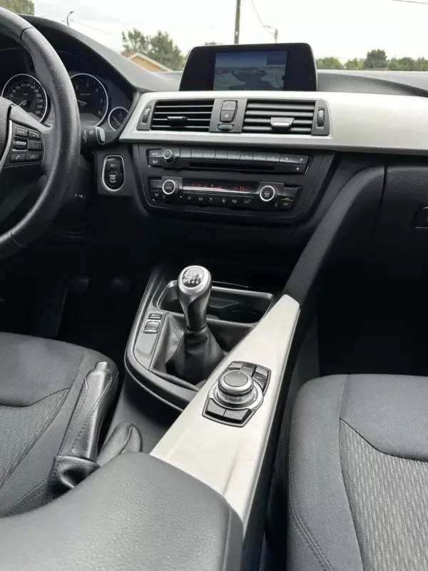BMW 320 2013 - 12900 EUR, 280000 km - AUTO.MOTO.pt - 280000km - foto 56 de 64