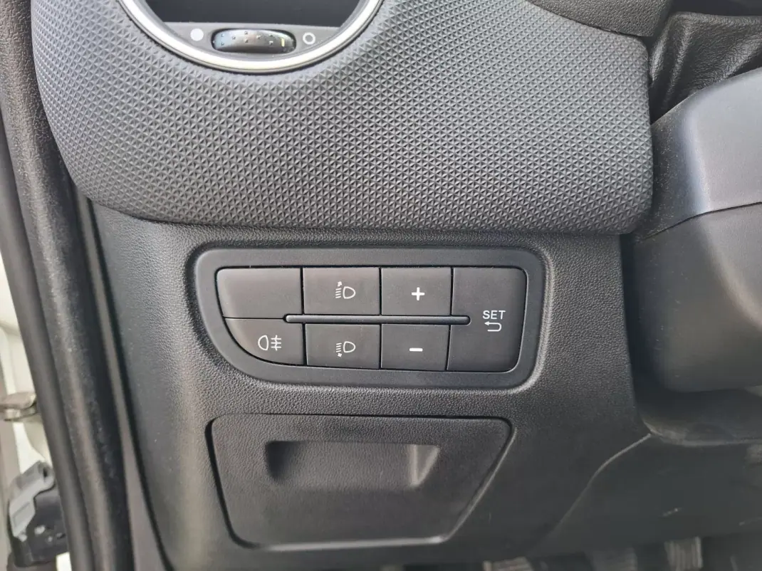 Fiat Punto 2017 - 8750 EUR, 114752 km - AUTO.MOTO.pt - 114752km - foto 18 de 26