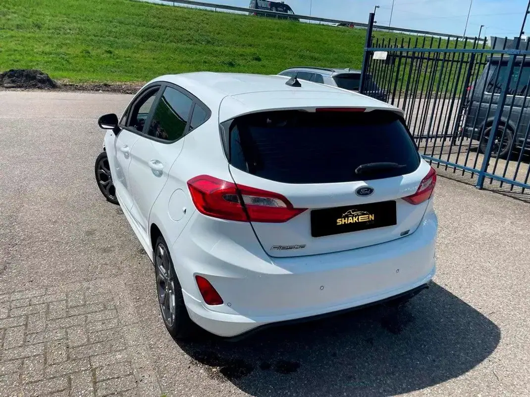 Ford Fiesta 2021 - 12450 EUR, 121472 km - AUTO.MOTO.pt - 121472km - foto 3 de 10