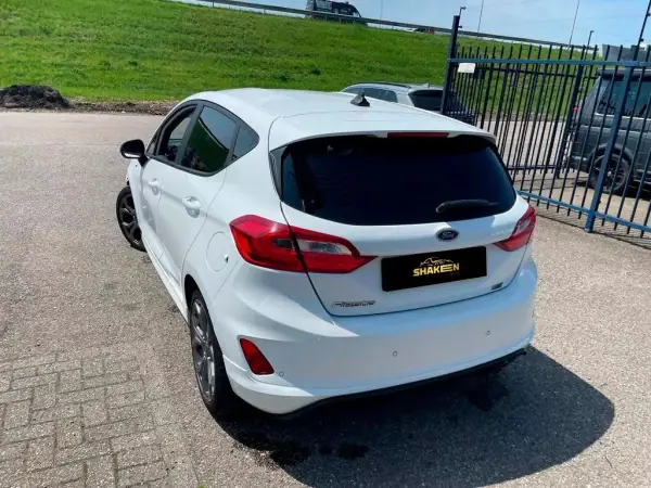 Ford Fiesta 2021 - 12450 EUR, 121472 km - AUTO.MOTO.pt - 121472km - foto 3 de 10