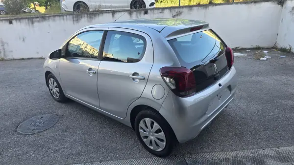 Peugeot 108 2016 - 8490 EUR, 94000 km - AUTO.MOTO.pt - 94000km - foto 4 de 6