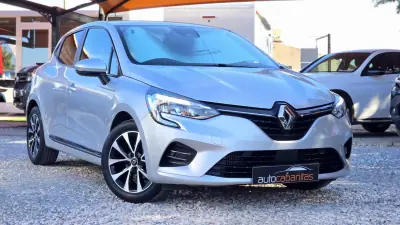 Renault Clio 2020 - 12850 EUR, 66000 km - AUTO.MOTO.pt - 66000km - foto 2 de 18