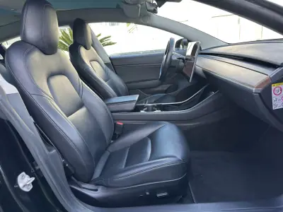 Tesla Model 3 2019 - 19900 EUR, 270000 km - AUTO.MOTO.pt - 270000km - foto 49 de 53