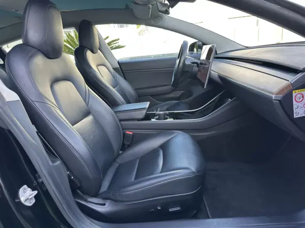 Tesla Model 3 2019 - 19900 EUR, 270000 km - AUTO.MOTO.pt - 270000km - foto 49 de 53
