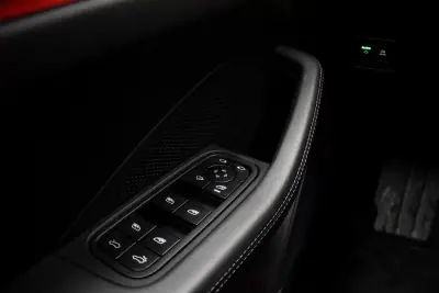 Porsche Macan 2025 - 83990 EUR, 15400 km - AUTO.MOTO.pt - 15400km - foto 22 de 49