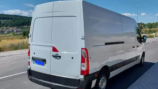 Renault Master 2015 - 15500 EUR, 280000 km - AUTO.MOTO.pt - 280000km - foto 3 de 11