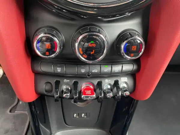 MINI John Cooper Works 2018 - 25750 EUR, 130063 km - AUTO.MOTO.pt - 130063km - foto 13 de 18