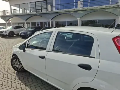 Fiat Punto 2017 - 8750 EUR, 114752 km - AUTO.MOTO.pt - 114752km - foto 10 de 26