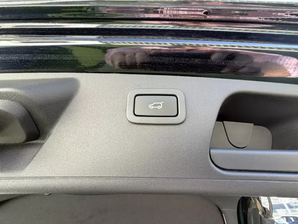 Jaguar E-Pace 2018 - 31500 EUR, 128416 km - AUTO.MOTO.pt - 128416km - foto 15 de 18