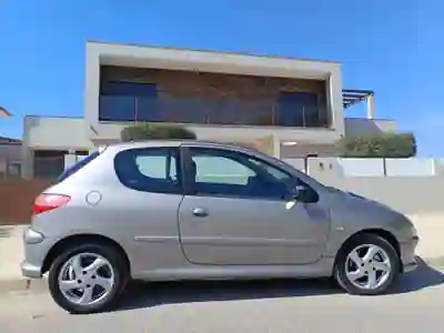 Peugeot 206 2004 - 1450 EUR, 387000 km - foto 4 de 8