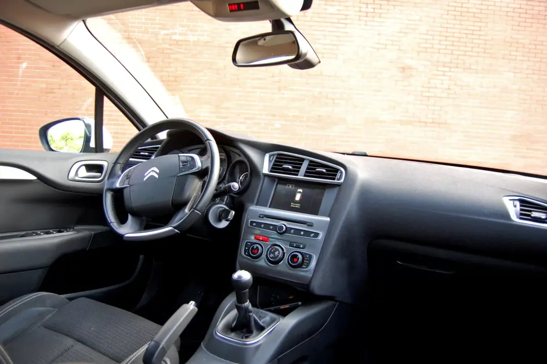 Citroën C4 2016 - 8990 EUR, 179000 km - AUTO.MOTO.pt - 179000km - foto 5 de 9