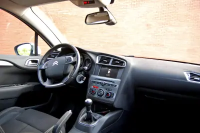 Citroën C4 2016 - 8990 EUR, 179000 km - AUTO.MOTO.pt - 179000km - foto 5 de 9