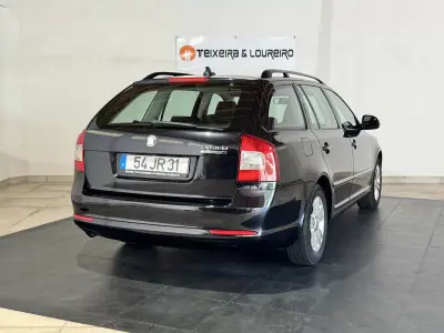 Skoda Octavia Break 2010 - 6900 EUR, 217525 km - AUTO.MOTO.pt - 217525km - foto 5 de 22