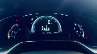Honda Civic 2018 - 19900 EUR, 42326 km - AUTO.MOTO.pt - 42326km - foto 4 de 6