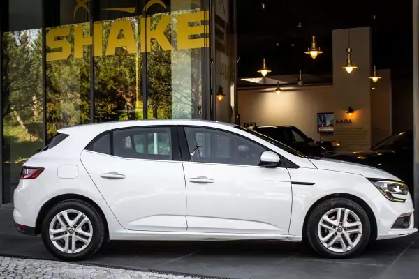 Renault Mégane 2019 - 9870 EUR, 301536 km - AUTO.MOTO.pt - 301536km - foto 5 de 38