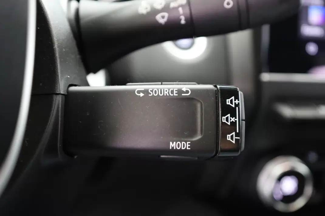 Renault Clio 2023 - 15950 EUR, 52147 km - AUTO.MOTO.pt - 52147km - foto 44 de 45