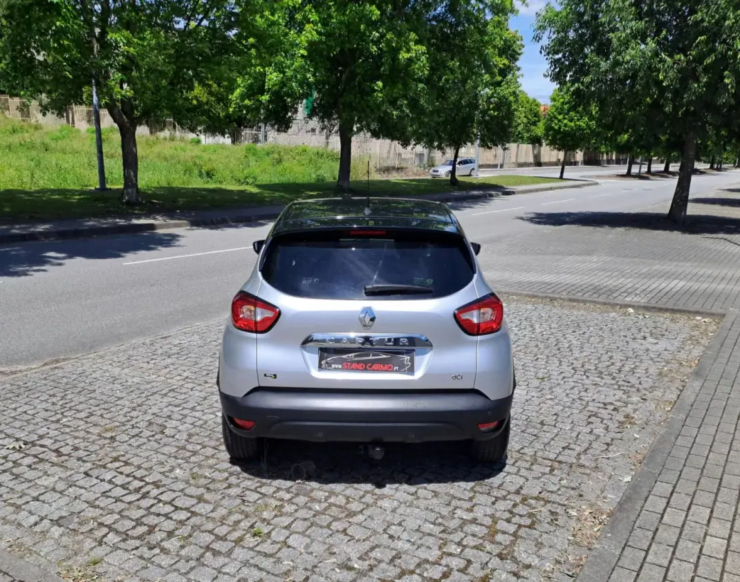 Renault Captur 2015 - 12500 EUR, 154000 km - AUTO.MOTO.pt - 154000km - foto 5 de 14