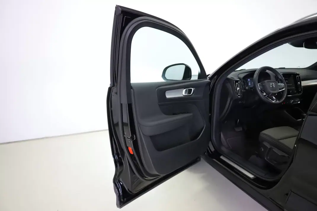 Volvo XC 40 2022 - 28990 EUR, 98750 km - AUTO.MOTO.pt - 98750km - foto 18 de 51