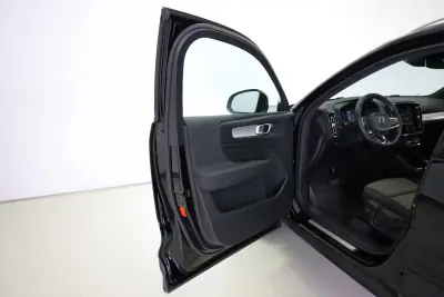 Volvo XC 40 2022 - 28990 EUR, 98750 km - AUTO.MOTO.pt - 98750km - foto 18 de 51