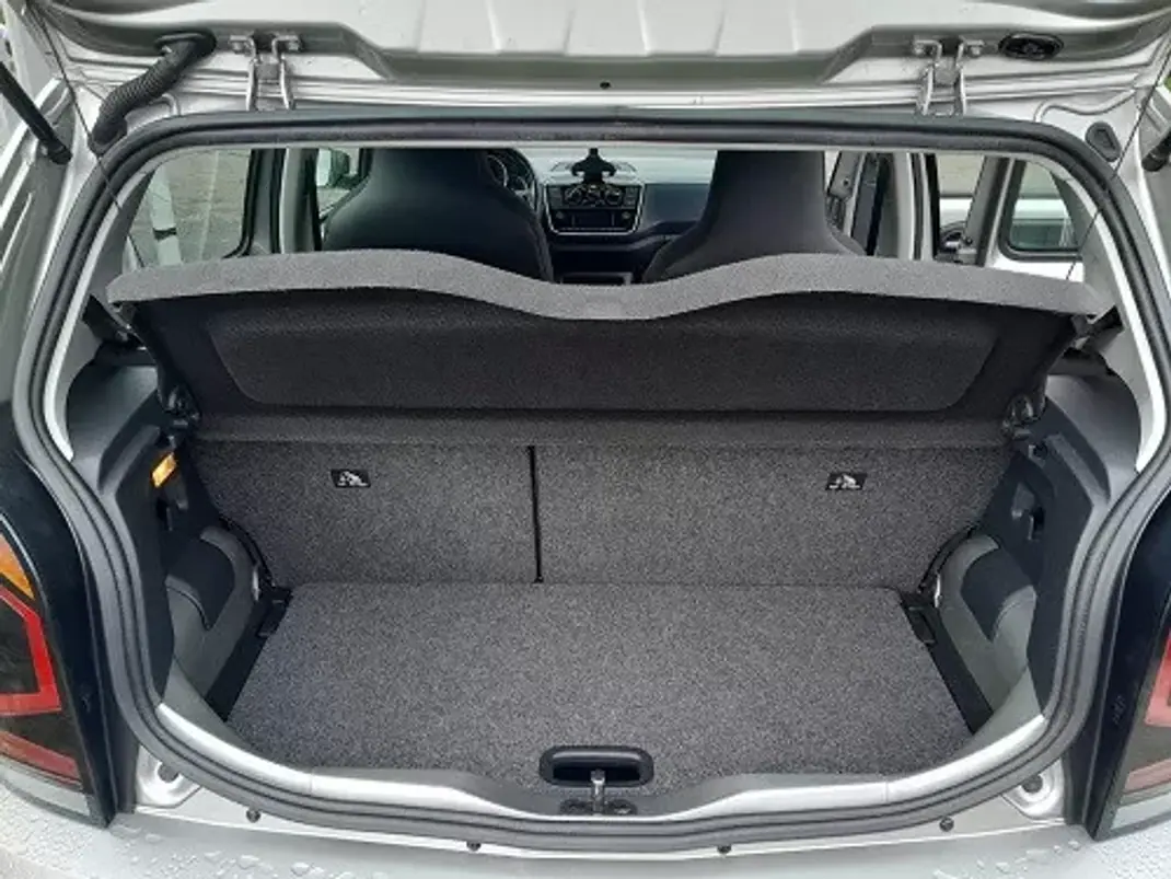 Volkswagen Up! 2024 - 15900 EUR, 43000 km - AUTO.MOTO.pt - 43000km - foto 8 de 9