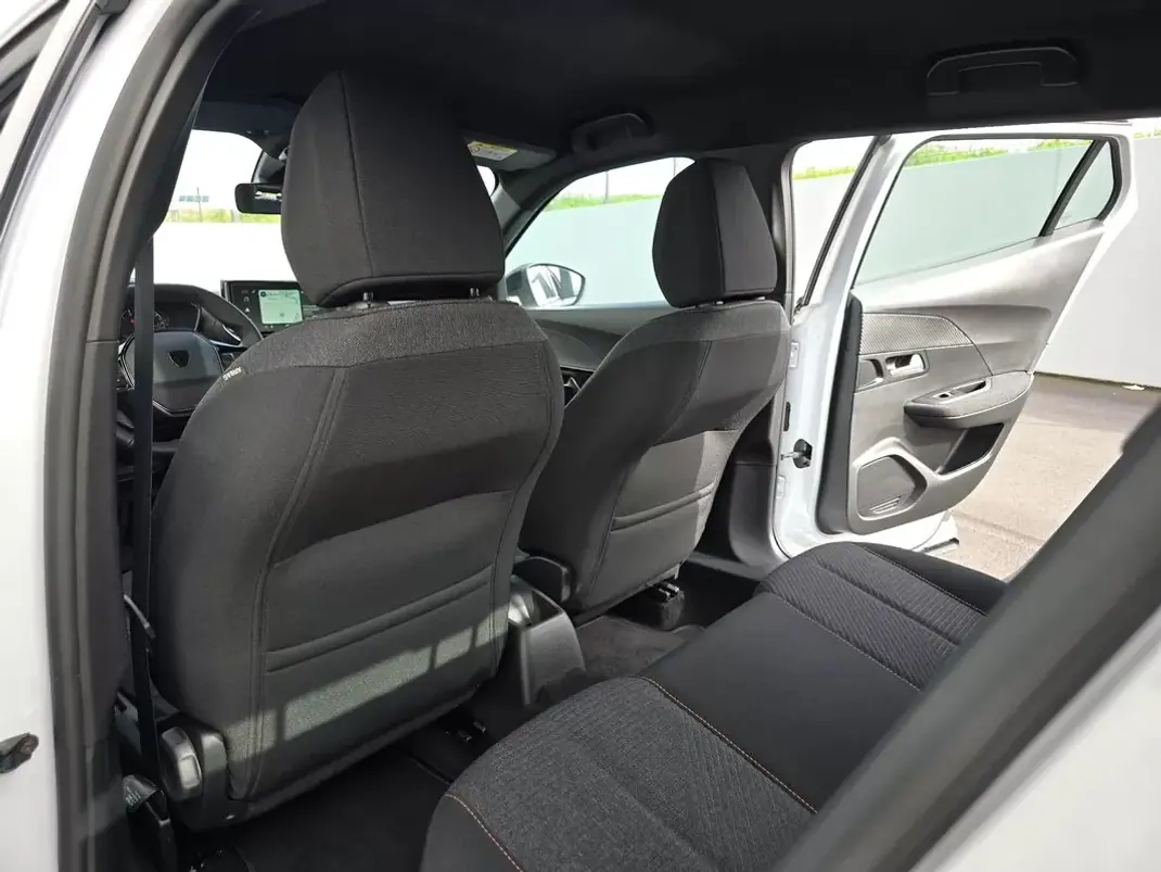 Peugeot 2008 2024 - 18500 EUR, 10965 km - AUTO.MOTO.pt - 10965km - foto 32 de 34