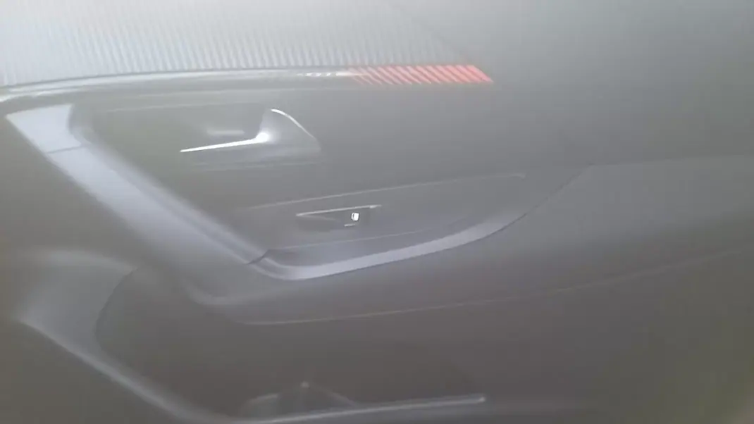 Peugeot 2008 2023 - 18250 EUR, 30000 km - AUTO.MOTO.pt - 30000km - foto 22 de 44