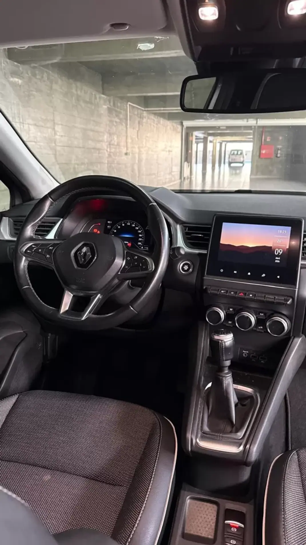 Renault Captur 2023 - 17200 EUR, 55000 km - AUTO.MOTO.pt - 55000km - foto 17 de 19