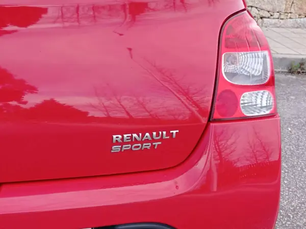 Renault Twingo 2009 - 11700 EUR, 145500 km - AUTO.MOTO.pt - 145500km - foto 8 de 15